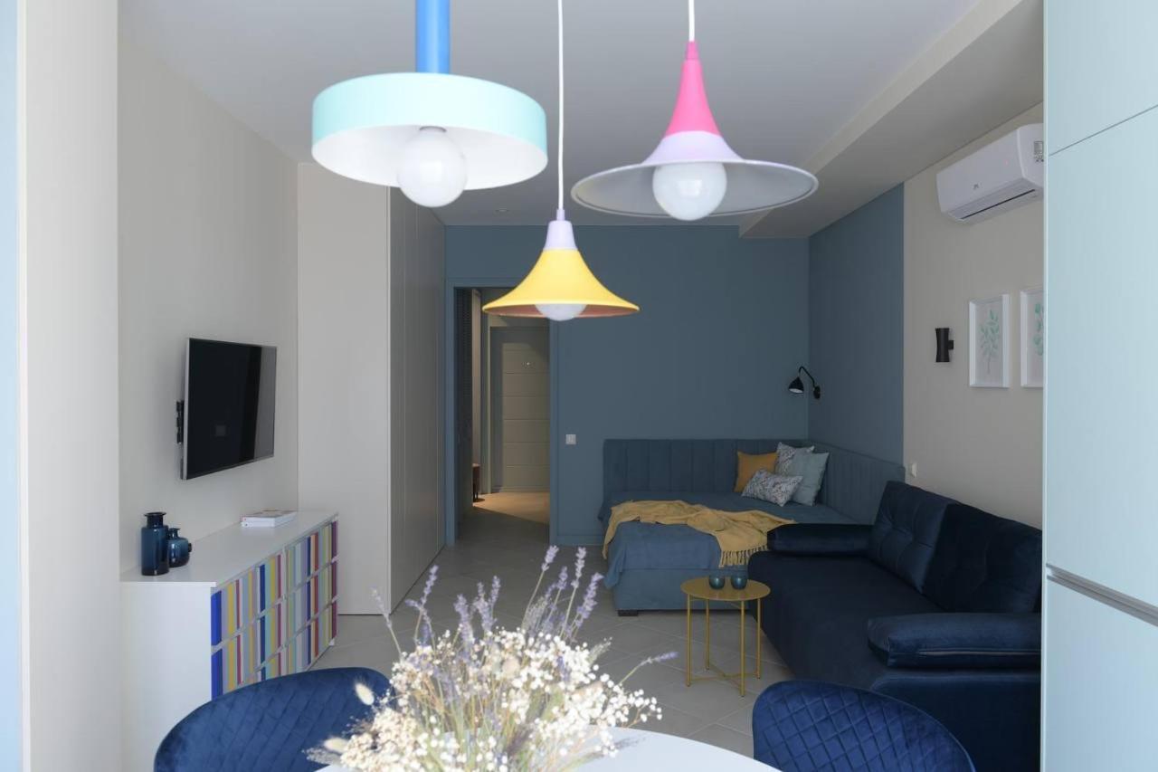 Residential Complex New England Apartment *