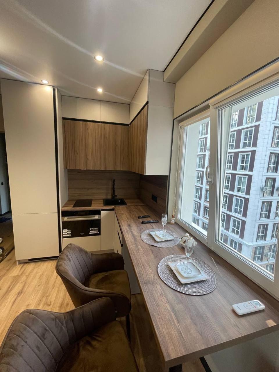 Residential Complex New England Apartment *