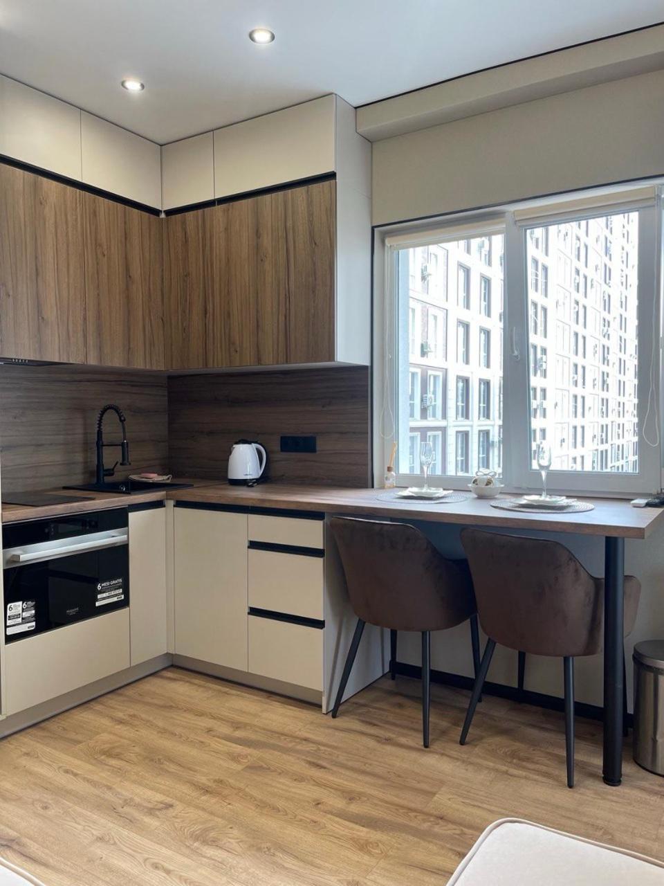 Residential Complex New England Apartment *