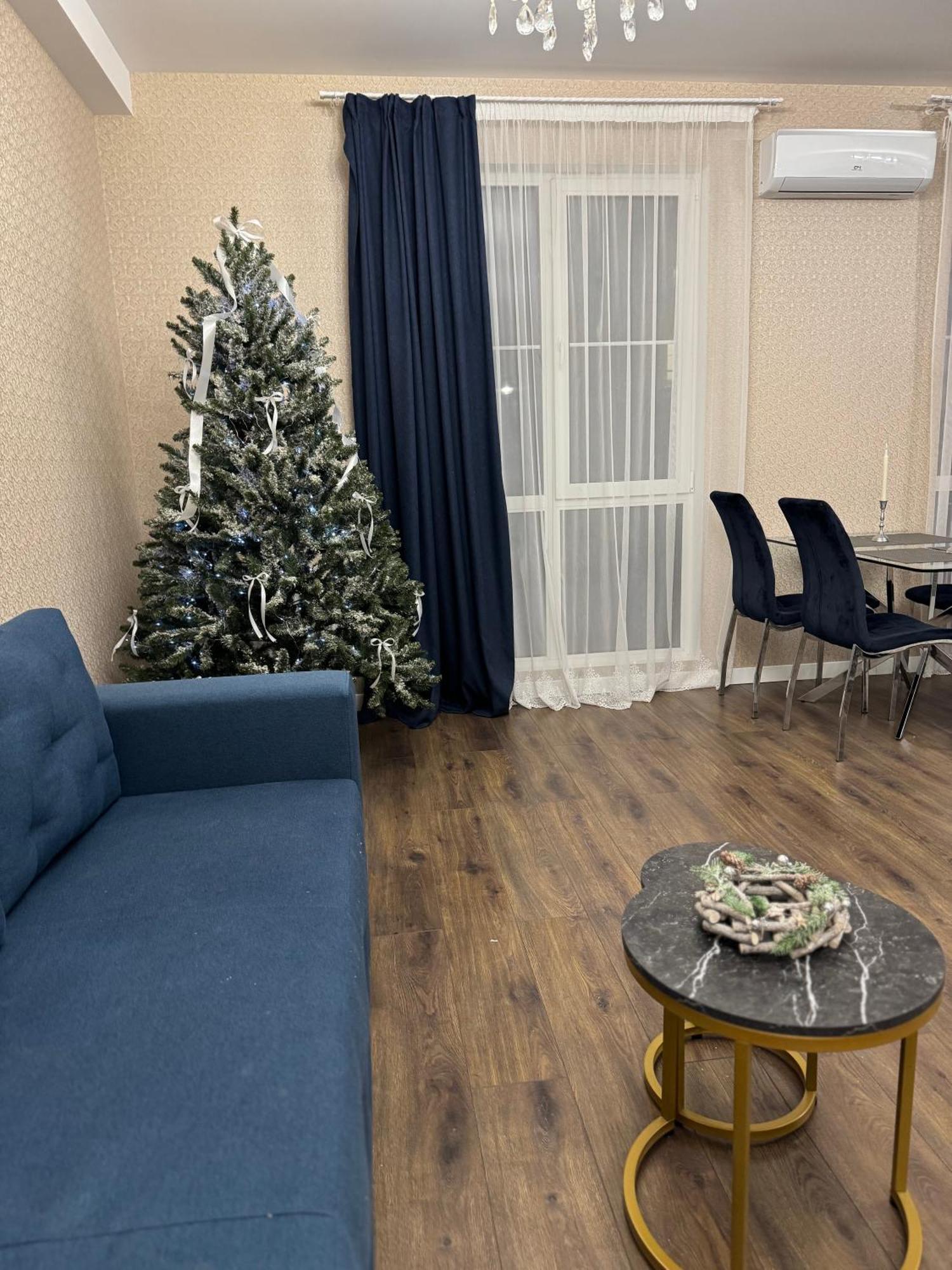 Residential Complex New England Apartment *
